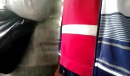 رابطه جنسی لغزنده در روغن یک دختر با یک الاغ بزرگ و یک فیلم سکسی برادر وخواهر مرد عضلانی