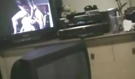 یک مرد خوشحال سکس برادر خواهر به خوردن یک دوست ، و مصرف آن را به تفاوت