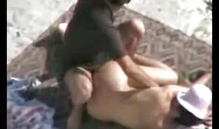 زیبایی سکس برادر با خواهر با کلاه خز بازی با دیک و سواری در بالا