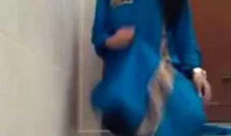 نونوجوان ورزش ها با سکس خواهر و برادر چشم های آبی در یک ناز.