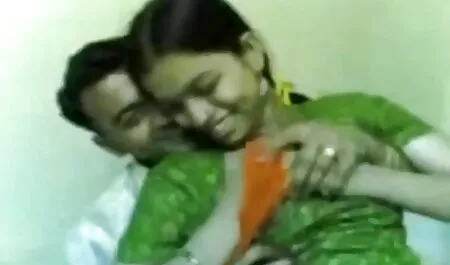 يه دختر داشت سوپر برادر خواهر پشت تلفن حرف ميزد