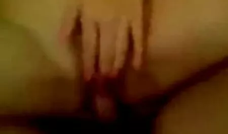گردن اسب جوان و سکس خواهر وبرادر آن را با پر